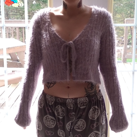 Two open tie crop shirts - Picture 3 of 8